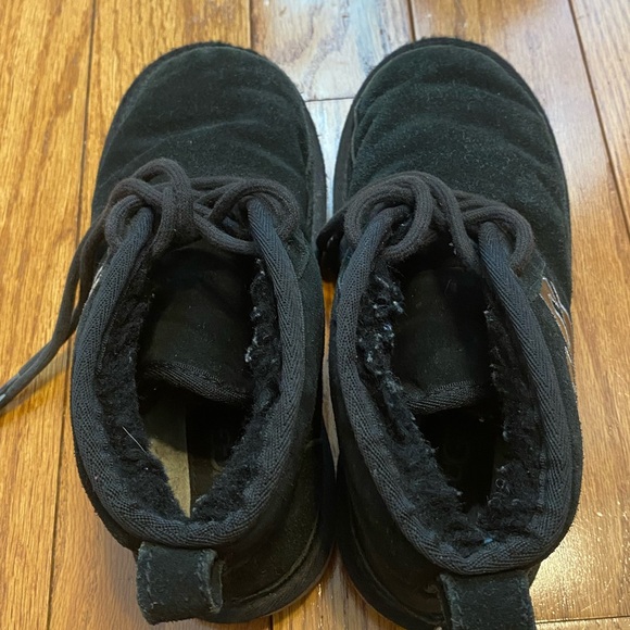 Girls Kids' UGG Neumel Graphic Outline Chukka Boots Suede Black Gray Size 3 - Picture 3 of 5